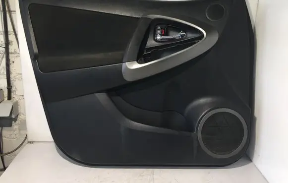 Toyota RAV 4 (XA40) Front door card panel trim 6771842020