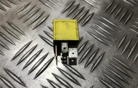 Saab 9-3 Ver2 Other relay v23134j52x369 v23134-j52-x369