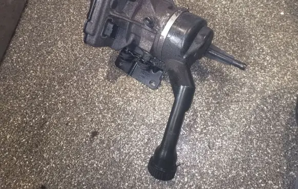 Peugeot 308 Power steering pump 9686207180