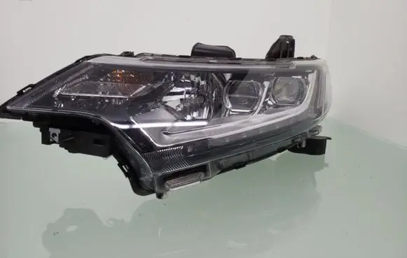 Mitsubishi Outlander Headlight/headlamp ECM92121C10 ECM92122A10