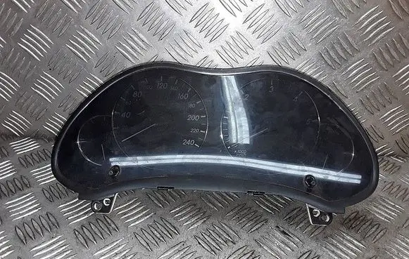 Speedometer (instrument cluster)