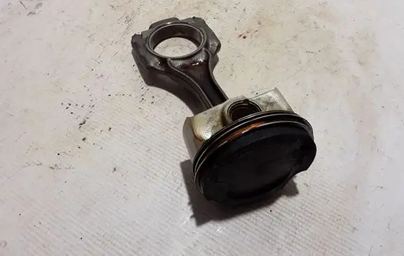 BMW 5 F10 F11 Piston with connecting rod 8653978