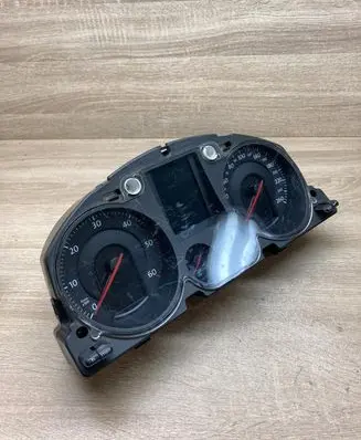 Speedometer (instrument cluster)