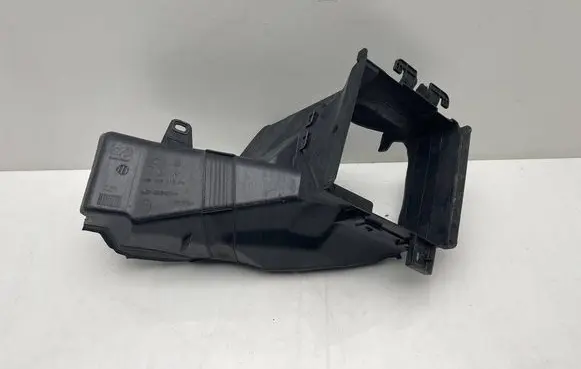 Peugeot 3008 II Intercooler air channel guide 9836834080