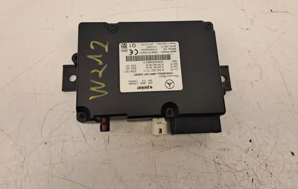 Mercedes-Benz E W212 Antenna control unit A2429007001