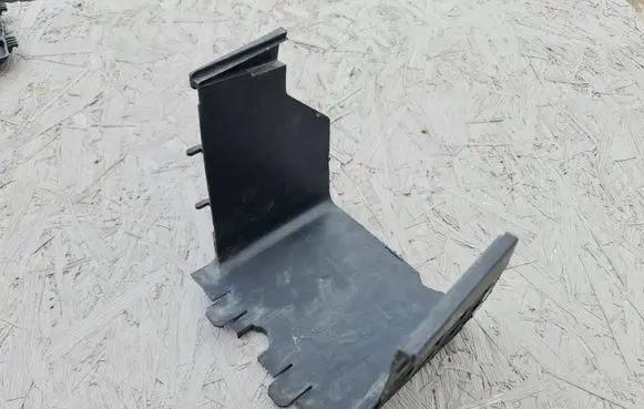Volkswagen PASSAT B6 Battery tray heat shield 1K0915335C
