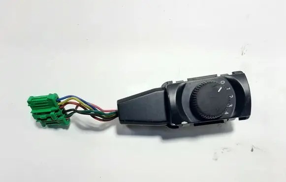 Peugeot 5008 Interior fan control switch 96846886XT