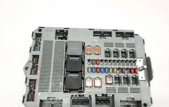 Jaguar XF X250 Fuse module 8X2T14B476BD 8X2T14C256BD