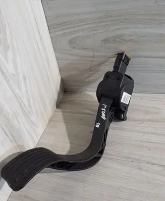 Peugeot 5008 Accelerator throttle pedal 9671416880