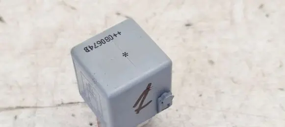 Mercedes-Benz B W245 Other relay A0025422619 V23134J52X361