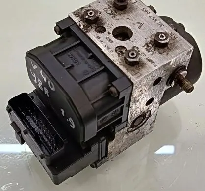 Volvo S40, V40 Master brake cylinder