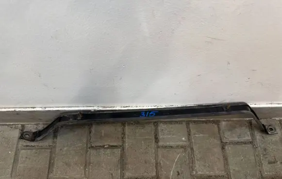 Fuel tank mounting bracket