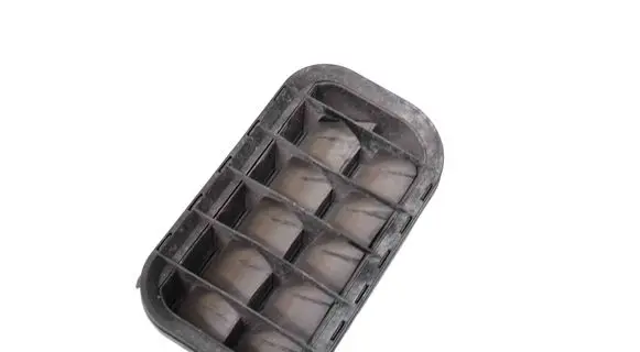 Quarter panel pressure vent