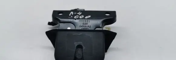 Audi A4 S4 B5 8D Engine bonnet/hood lock/catch 8D9827520A