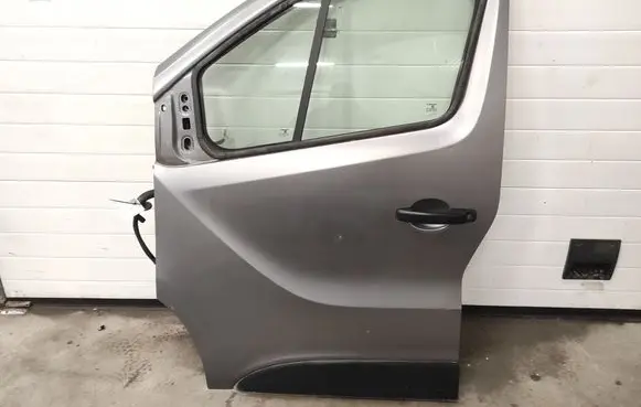 Opel Vivaro Front door 