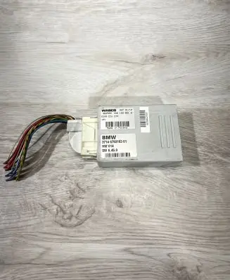 BMW X5 E70 Air suspension control unit module (rear) 6793163