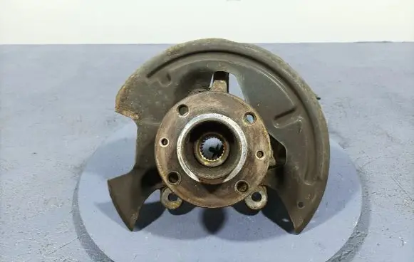 Renault Clio I Front wheel hub spindle knuckle