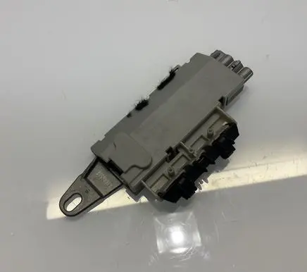 Mercedes-Benz E W211 Aerial antenna amplifier A2118203089 921869001 2118203089