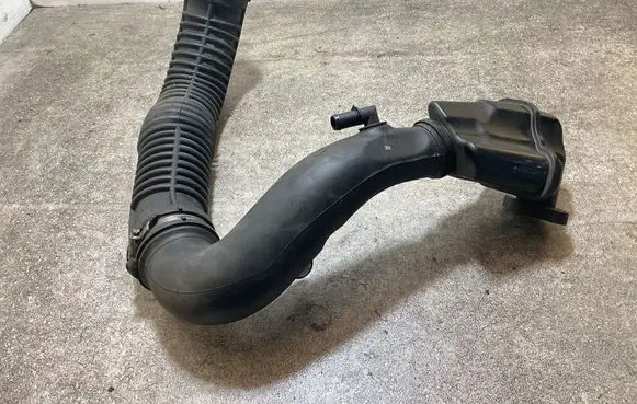 Opel Movano B Air intake duct part H8200987778 8200858600