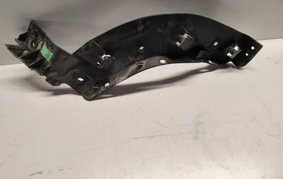Rear bumper mounting bracket