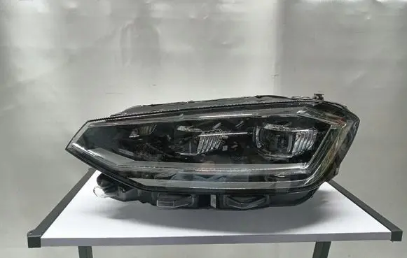 Volkswagen Golf VII Headlight/headlamp