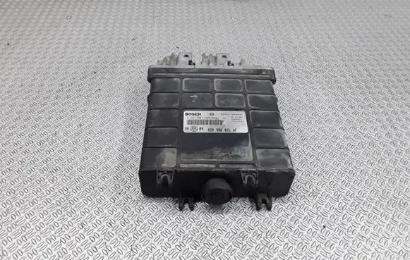 Volkswagen Golf III Engine control unit/module 028906021AF 0281001308