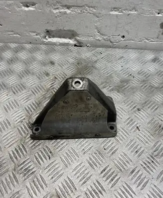 BMW 5 GT F07 Engine mounting bracket 6777628