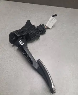 Accelerator throttle pedal