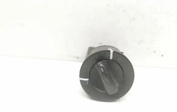 Volkswagen Golf IV Light switch 1C0941531