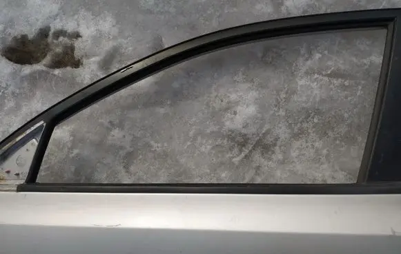 Hyundai i30 Front door glass trim molding 