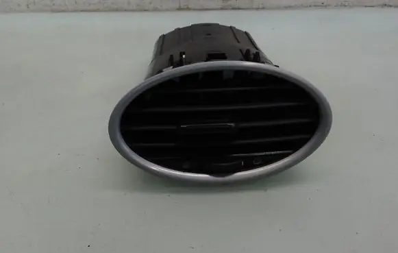Ford Focus ST Dash center air vent grill 4M51A014L21