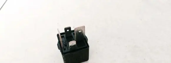 Volkswagen PASSAT B6 Other relay 1K0951253A V23134-J52-X430