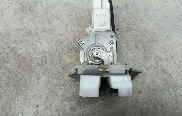 Opel Agila B Tailgate lock latch B6765