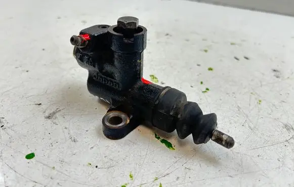 Subaru Forester SG Clutch slave cylinder 
