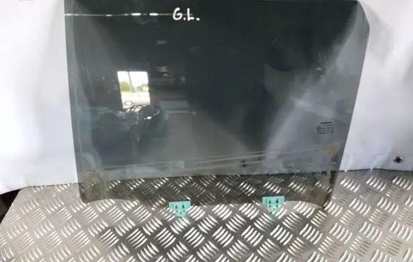 Nissan Juke I F15 Rear door window glass
