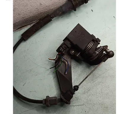 Mercedes-Benz E W210 Accelerator throttle pedal A0125423317