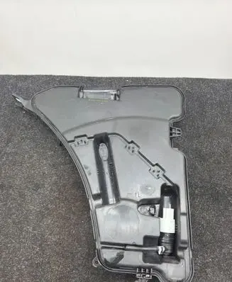 BMW 5 G30 G31 G38 Windshield washer fluid reservoir/tank 8071453