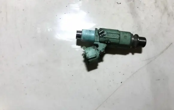 Mitsubishi Carisma Fuel injector 028015572