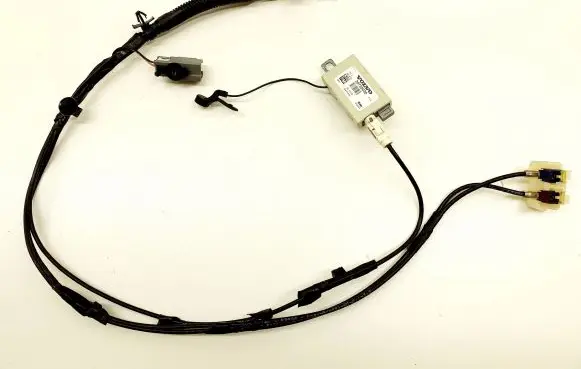 Volvo C30 Aerial antenna amplifier 30732030 28018752