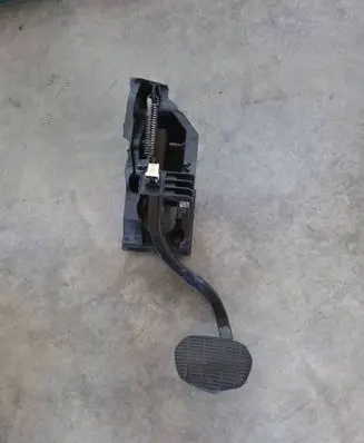BMW 2 F44 Brake pedal 6860675
