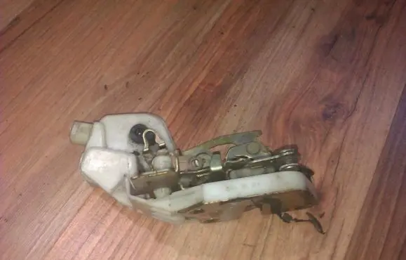 Mitsubishi Galant Front door lock