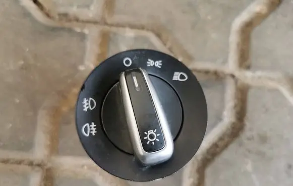 Volkswagen Touran I Light switch 1T1858365