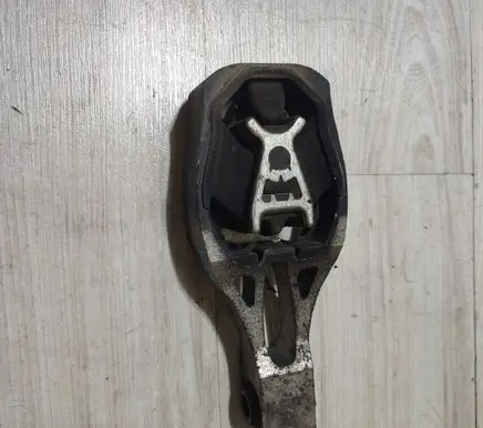 Peugeot Rifter Engine mount bracket 9811786680