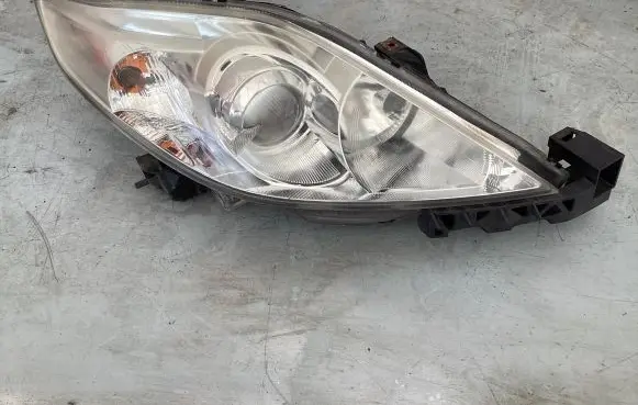 Mazda 5 Headlight/headlamp W3T15671