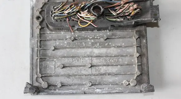 Ford Fiesta Engine control unit/module 4S6112A650EA S118107012A