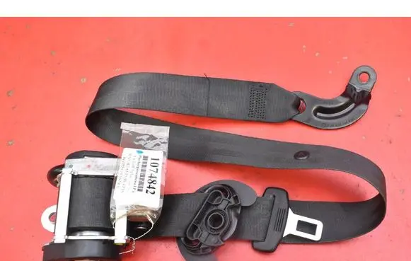 Volkswagen Golf Plus Front seatbelt 5M1857705E