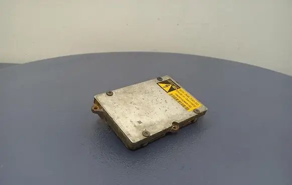 Opel Astra H Voltage converter/converter module 5DV00829000