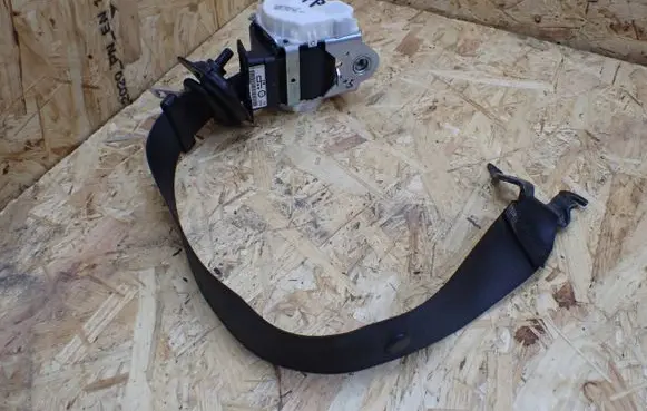 BMW 3 E90 E91 Front seatbelt 34073017