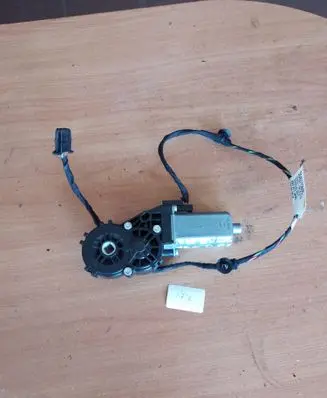 Volkswagen Golf VII Seat adjustment motor 0390203470