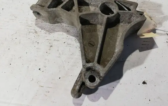 Opel Astra H Engine mounting bracket 13125625